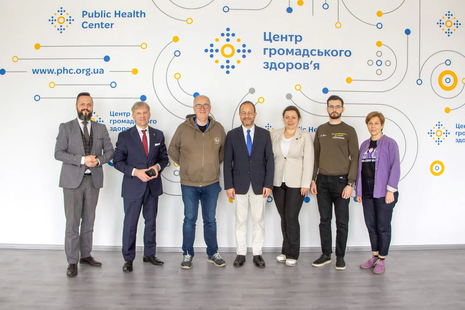 Учасники зустрічі в Центрі громадського здоров'я